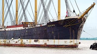 Segelschiff Peking erreicht Hamburg  Ausdocken Brunsbüttel und Sperrwerkspassage [upl. by Yhtur]