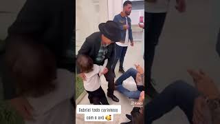 cantor Gusttavo Lima com seu pai e seus filhos [upl. by Eizzil123]