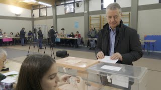 El lehendakari Iñigo Urkullu vota en Durango [upl. by Fiester]