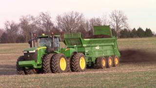 Big Time Spreading TriAxle Bunning and John Deere 9570R [upl. by Anneirb]