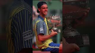 GUGA KUERTEN deu uma aula a ROGER FEDERER no saibro de Roland Garros em 2024 tennis tenisbrasil [upl. by Aleirbag]