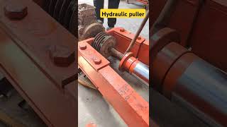 Hydraulic puller for pulley extraction [upl. by Enailuj]