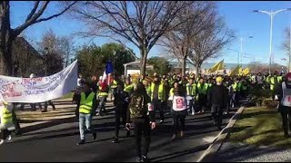 Gilets jaunes  les manifestants arlésiens rejoignent Nîmes [upl. by Rainie154]