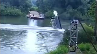 Stahlseil im Weg Polizeiboot macht Salto im Fluss [upl. by Ymirej853]