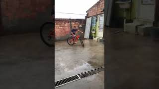 LA VEM 2L bike explore graudebike grauevida automobile stunt shorts shortvideo shots [upl. by Darahs]