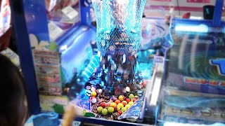 HUGE JACKPOT on a Japanese Coin Pusher [upl. by Sokcin]