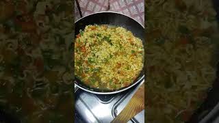 Cheesy maggie recipe 🍜 bengalifood cheesymaggie shortvideo rskitchen shortVideo shorts [upl. by Llednav]