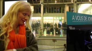 Playing Liszt La Campanella for Valentina Lisitsa on the Street [upl. by Kendal]