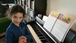 Adele spielt quotAltes Liedquot Klasse Gabriele Bauchinger [upl. by Sihon108]