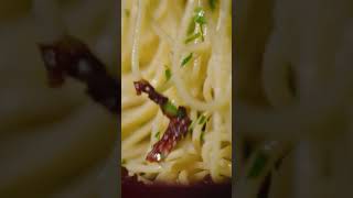 Spaghetti carbonara met gepocheerd ei recept  shorts  Allerhande [upl. by Rett]