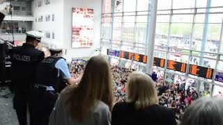 Johannes Oerding gibt GratisKonzert am Hauptbahnhof Münster [upl. by Yenroc]