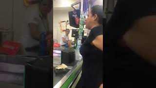 Señora humilla a empleada de Supermercado en Honduras [upl. by Rillings]