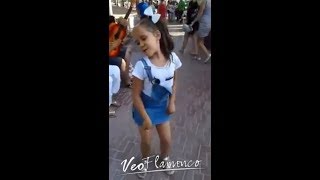 Niña gitana bailando con mucho arte  VEOFLAMENCO [upl. by Reece]