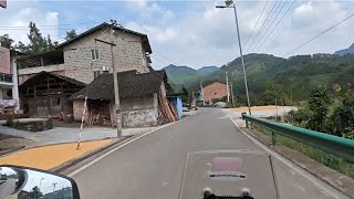 重庆梁平区小峨眉山脚下这条路骑行风景不错，农房很集中像条街 [upl. by Flyn496]