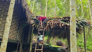 Single Mom  Cover the Kitchen Roof with Palm Leaves Catch Crabs at Night amp Child Care [upl. by Ardnikal314]