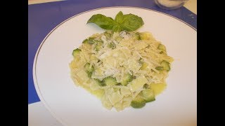 PASTA ZUCCHINE E PROVOLA  ricetta tradizionale [upl. by Aleda]