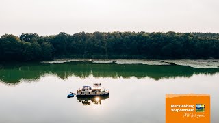 Urlaub auf dem Hausboot in der Mecklenburgischen Seenplatte [upl. by Laddy253]