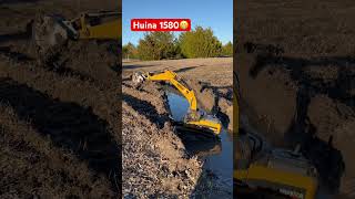 Huina 1580 climbing out of huge rut in the mud huina1580 excavator [upl. by Dlareg933]