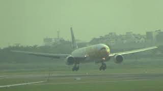 NOKSCOOT 777200 landing at Bangkok DMK Airport [upl. by Nosyt]