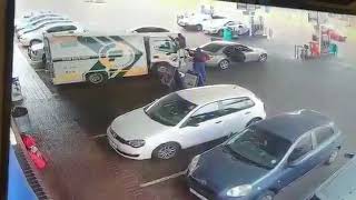 Braquage dun fourgon à Johannesburg Afrique du Sudcash in transit robbery [upl. by Egap]