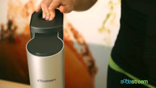 Sodastream  Bruisend water maken met een SodaStream Crystal apparaat [upl. by Rednazxela]