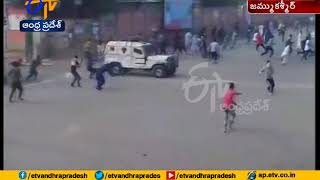 Protesters wave Pakistani and ISIS flags in Srinagar  pelt stones on forces after Eid namaz [upl. by Ellecrag38]