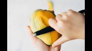 Salah Cara Kupas Mangga  Wrong To Peel Mango [upl. by Cristiona]