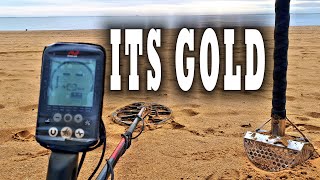 Beach metal detecting uk Minelab Equinox 800 FINDING GOLD [upl. by O'Shee916]