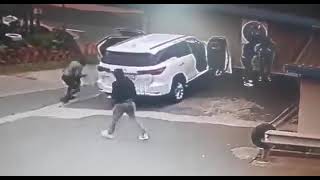 Car Hijackers runs out of luck in South Africa [upl. by Dov435]