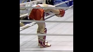 It hurts girls too女でも痛い Female Nut Shots 女金蹴りマン的   Kickboxing groin kick [upl. by Dahc858]