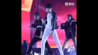 【TFBOYS易烊千璽】160323 QQ音乐盛典 易烊千玺单人focus 舞蹈饭拍Dịch Dương Thiên Tỉ [upl. by Ingold192]