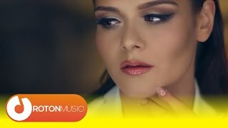 Alexandra Crisan  Mintema frumos Official Music Video [upl. by Telimay]