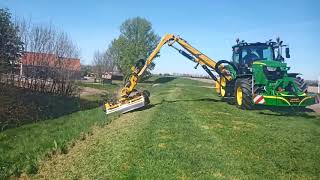 JohnDeere 6155R und Wesseler Zwischenachsausleger Titan 8500 mit Schlegelmäher WMK 1800 [upl. by Ecirual]