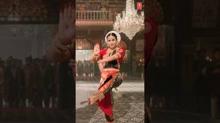 Vidya Balans Iconic Dance on Ami Je Tomar 30😍  Bhool Bhulaiyaa 3  Shreya Ghoshal [upl. by Amy]