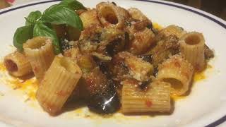 Pasta con le melanzane  non è la Norma non è la Siciliana videoricetta n 1153 [upl. by Kavanaugh]