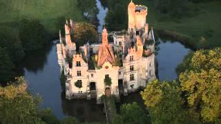 Le château de la MotteChandenier aux Trois Moutiers [upl. by Adnauqal334]