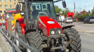 Massey Ferguson 5455 med sopmaskin amp TMA bil efter [upl. by Naffets383]