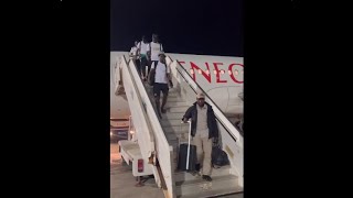 Vidéo Foot Regardez larrivée des Lions du Sénégal à Dakar [upl. by Rog]