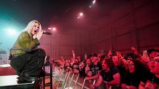 Linkin Park’s Emily Armstrong Is Accused Of Singing To A Backing Track Fans React [upl. by Faustena571]