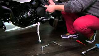 Motorbike Central Stand Paddock Lift ConStands Power Triumph Speed Triple R Tutorial [upl. by Ahtnama]