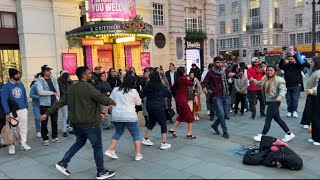 🕺🏻💃Garba in London gujarati garba navratri london 2024 dance samfamilyvlog navratri2024 [upl. by Hekker311]