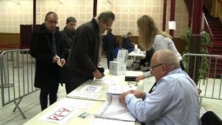 Primaire de la droite ouverture des bureaux de vote à Lille [upl. by Ayanat]