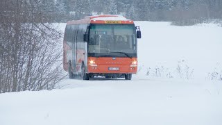 Pavadonis bērnam skolēnu autobusā [upl. by Arinaj]