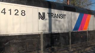 NJT F40PH2CAT 4128 With Comet IV Cab Car 5028 Idles Next to Me At Morris Plains 4912 [upl. by Ruckman635]