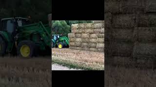 John Deere schiebt Quaderballen💪 [upl. by Alimat]