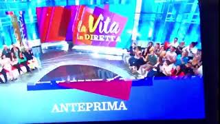 A Francesca Fialdini non piace il copione La vita in diretta [upl. by Notnelc]