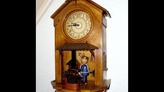 Automaten Uhr quotSchmiedquot  Kuckucksuhr  Cuckoo Clock Blacksmith [upl. by Eseryt]