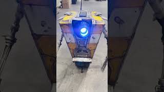 Claptrap roaming the IGNLive floor borderlands [upl. by Byrn]