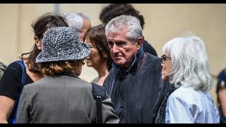 Obsèques de JL Trintignant  Claude Lelouche réconforte sa veuve et Nadine Trintignant [upl. by Bohun547]