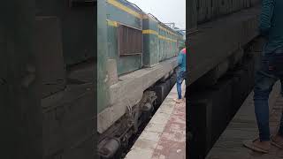 42DN Karakoram Express Rack Placing With HGMU308205 At Lahore Station pakrailwaysexpresstrain [upl. by Perce644]